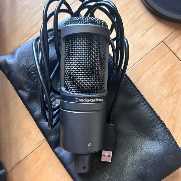 Mic With Accessories - Picture 2 of 4